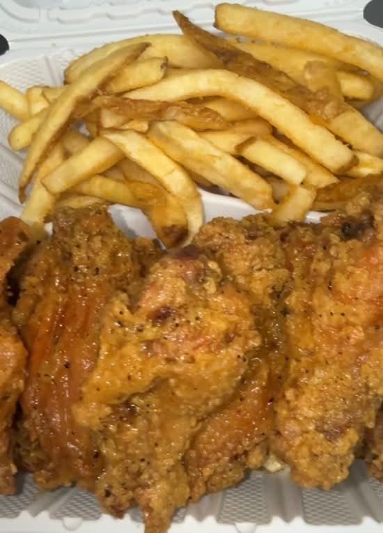 15pc Fried Chicken Wings w/ Fries.